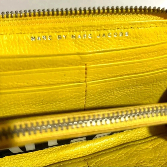 marc by Marc Jacob’s yellow leather wallet - Picture 6 of 7